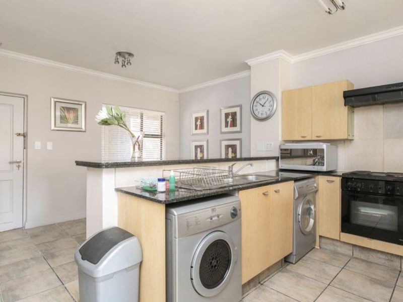 A BEAUTIFULLY FURNISHED TWO BEDROOM APARTMENT - Photo 3