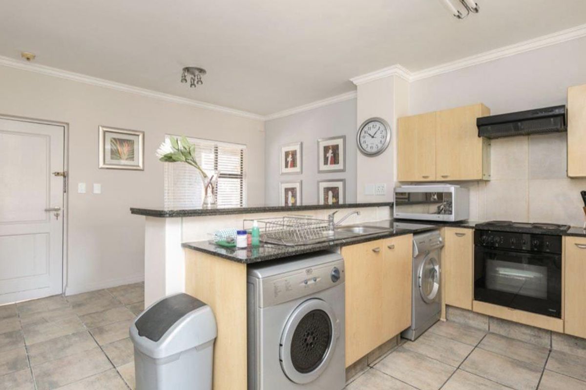A BEAUTIFULLY FURNISHED TWO BEDROOM APARTMENT - Photo 3