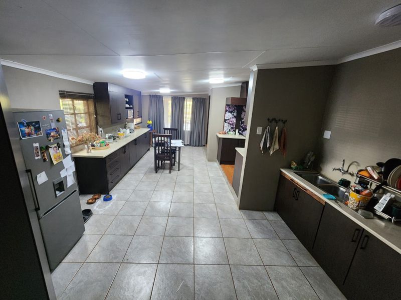 4 House Small Holding For Sale in Onderstepoort - Photo 2