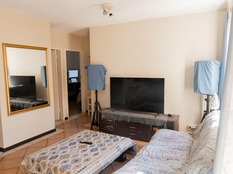 FOR SALE: 2-Bedroom Ground Floor Unit in Mooikloof Ridge - Photo 7