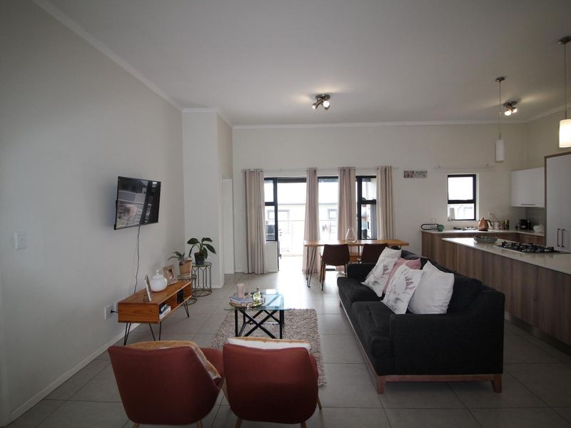 Modern, Spacious 3 Bedroom, 2 Bathroom In Security Estate - Photo 2