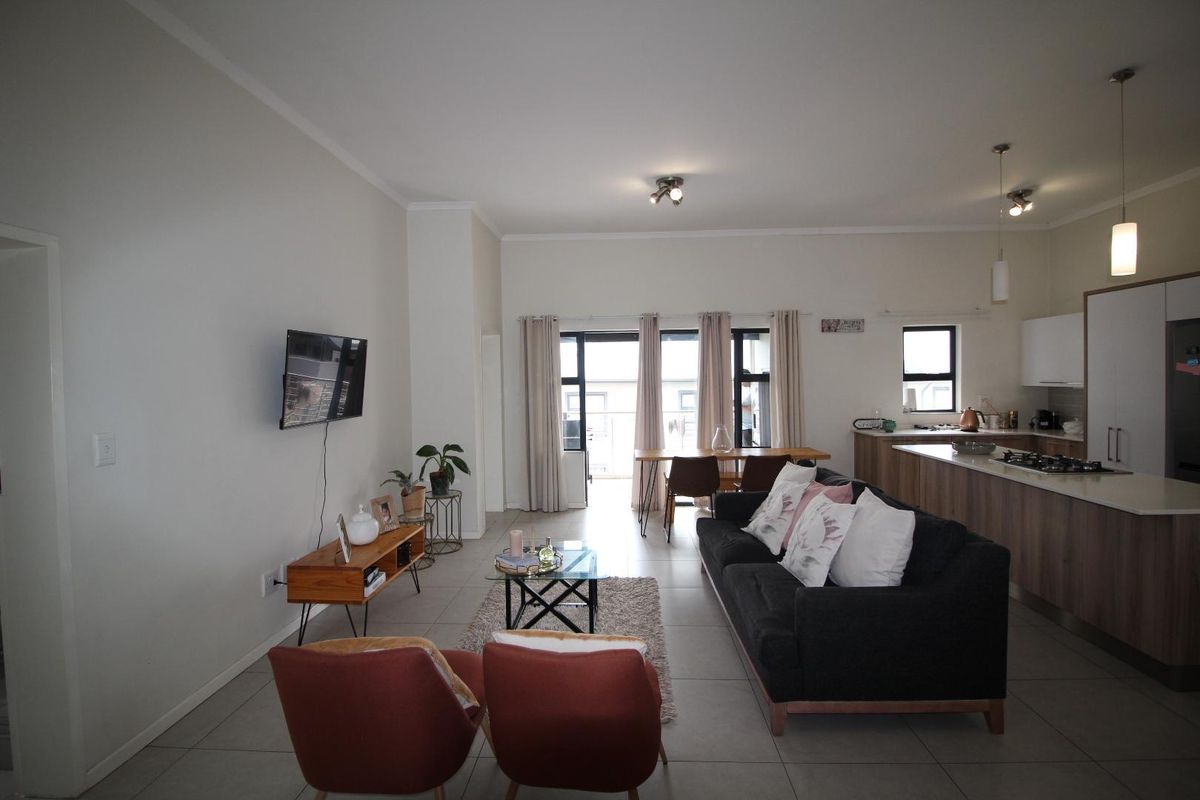Modern, Spacious 3 Bedroom, 2 Bathroom In Security Estate - Photo 2