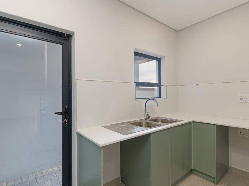 Modern Elegance in Prime Sandown – Brand New 4-Bedroom Home under Construction Including Transfer Duty | No VAT - Photo 7