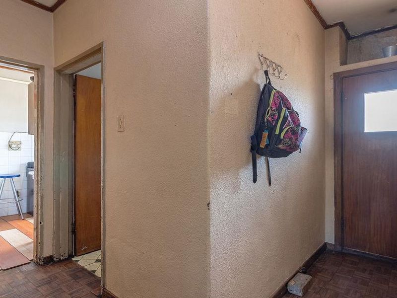 First Floor Apartment with a Balcony in Parow Central - Photo 3