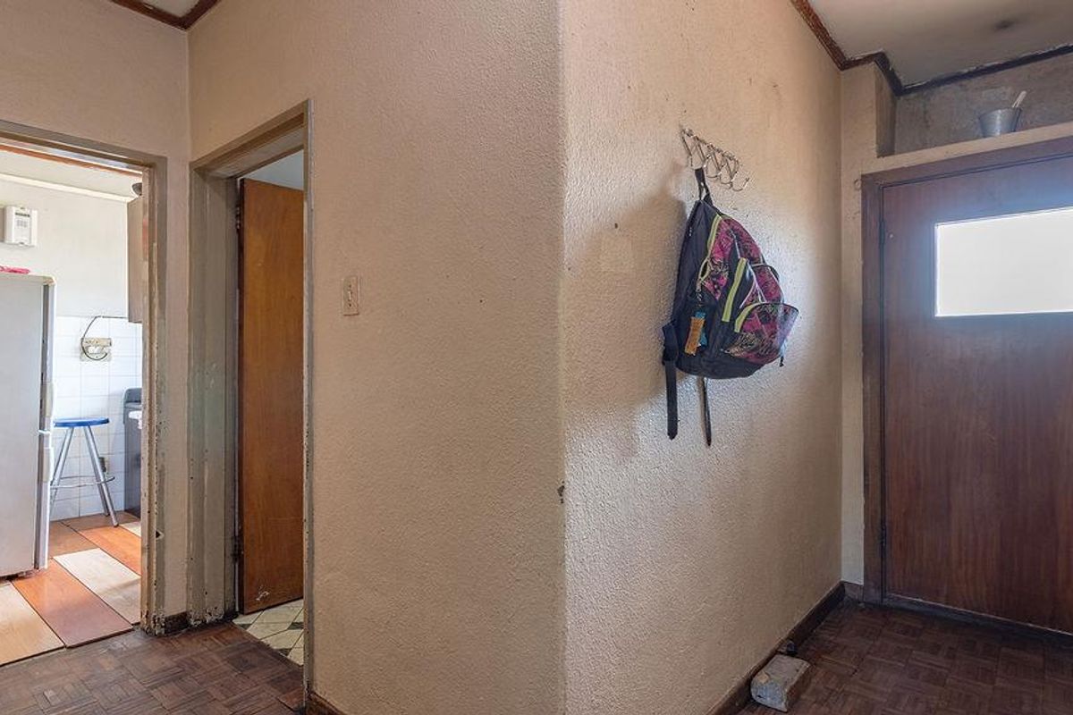 First Floor Apartment with a Balcony in Parow Central - Photo 3