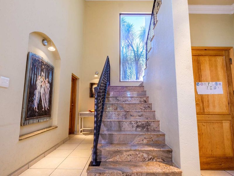 Beautiful home in Stunning Tuscan Estate. - Photo 5