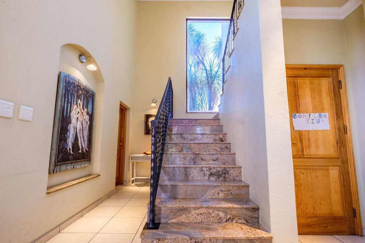 Beautiful home in Stunning Tuscan Estate. - Photo 5