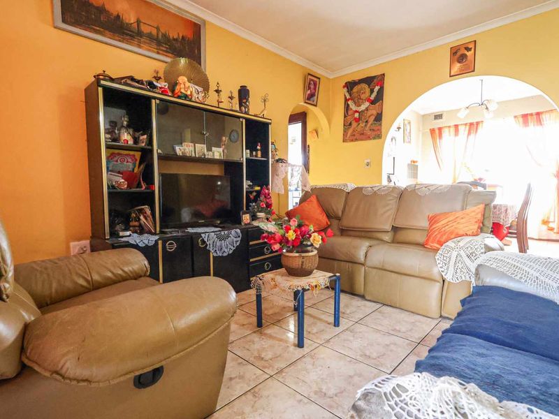 Rare Free-Standing Gem in the Heart of Kharwastan, Chatsworth! - Photo 6
