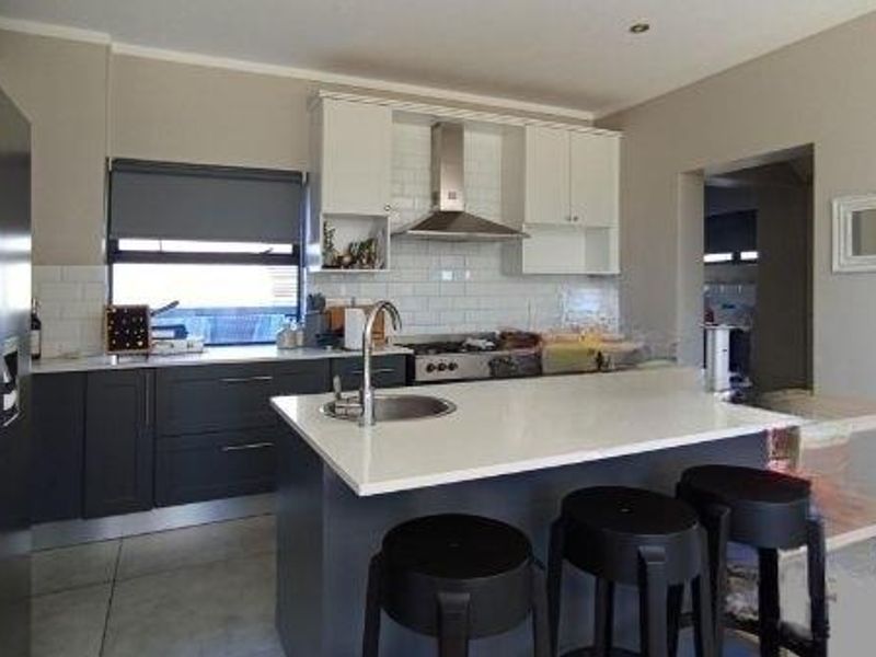 MIDSTREAM RIDGE - 4 BEDROOM HOUSE - Photo 7