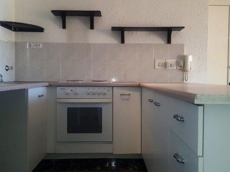 Beautiful Bachelor Apartment in Northcliff - Photo 2
