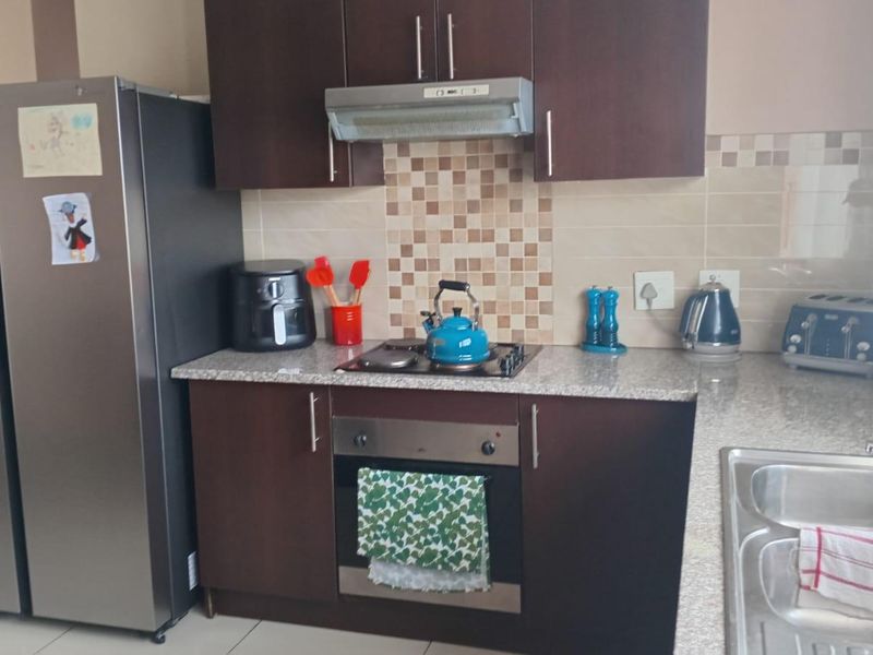 Modern Two Bedroom Townhouse For Sale in Brackendowns. - Photo 8