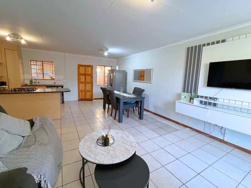 Elegant 3-Bedroom Townhouse for Sale in Montana - Photo 10