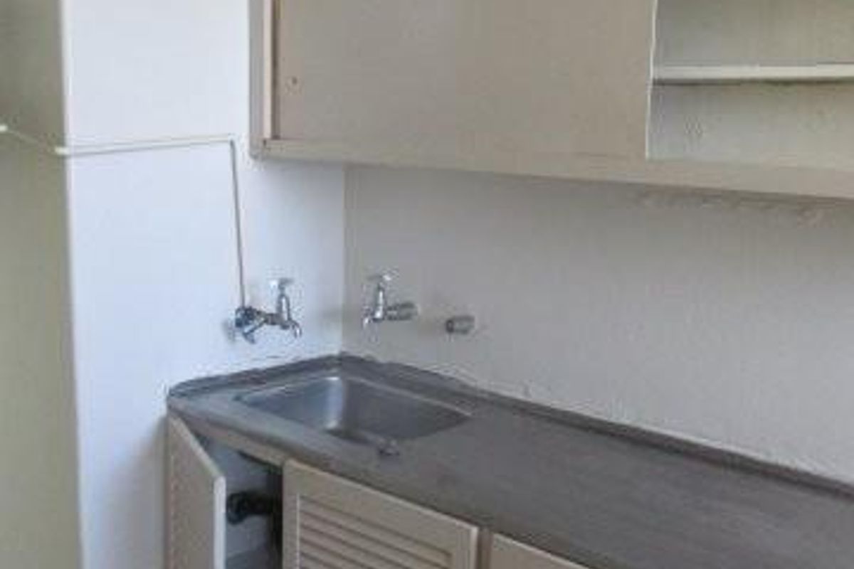 A BACHELOR FLAT TO RENT IN SUNNYSIDE - Photo 3