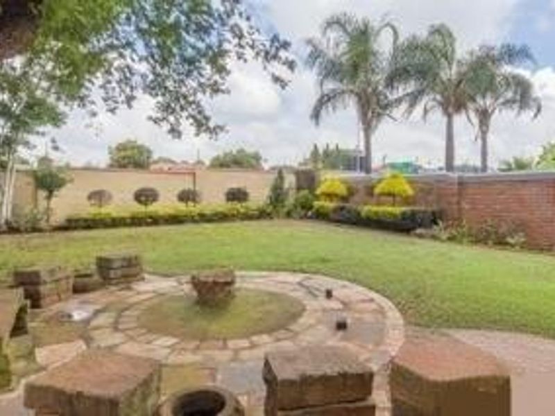 HEUWELSIG ESTATE - FREE STANDING DOUBLE STOREY - 3 BED - 2 BATH - 2 LVING - 2 LOCK-UP GARAGES - Photo 3