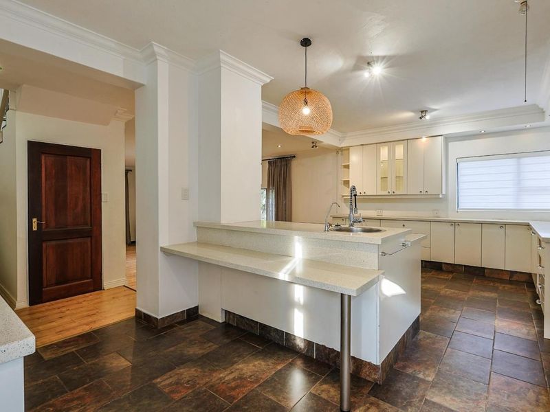 Stunning 5-Bedroom Family Home to Rent in Silver Lakes Golf Estate - Photo 7