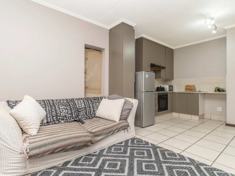 Investor’s Gem in The Matrix – Secure, Central & Income-Generating from Day One - Photo 7