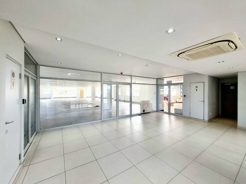 309m2 First-Floor Office in Illovo Sugar Park – Secure, Accessible, and Move-In Ready - Photo 4