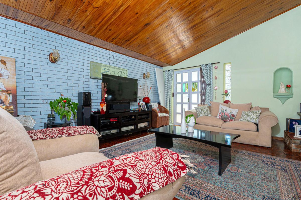 Charming 3-Bedroom Family Home in a Lovely, Quiet Pocket - Photo 5