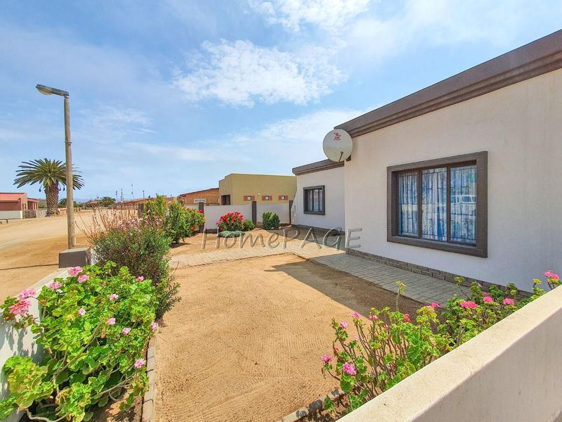 Ext 6, Henties Bay:  3 Bedr Home with 4 Car Garage is for Sale - Photo 2