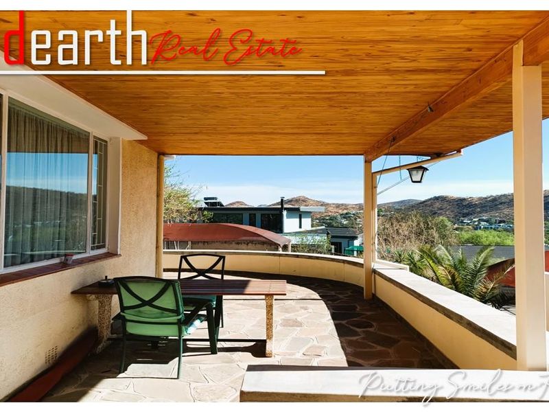 “Versatile Style With Vintage Appeal” - Photo 6