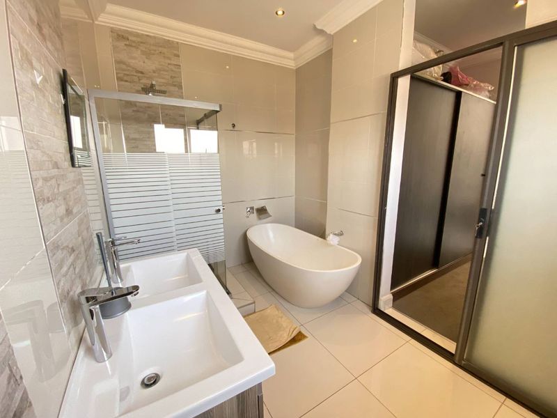 Stunning 3-Bedroom Masterpiece In Blue Valley Golf Estate Awaits You - Photo 8