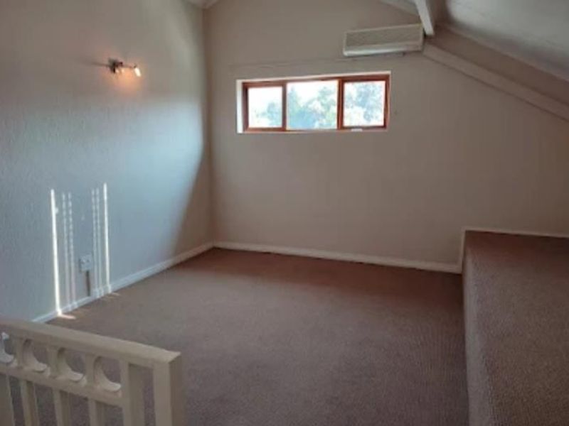 Duplex 1 bedroom loft apartment on top floor - Photo 8