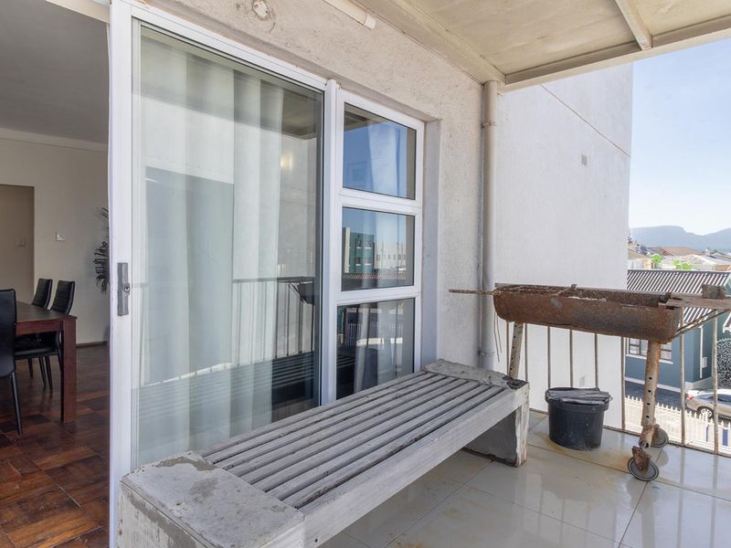 Beachside Living Meets Mountain Views – Spacious Muizenberg Gem with Garage - Photo 9