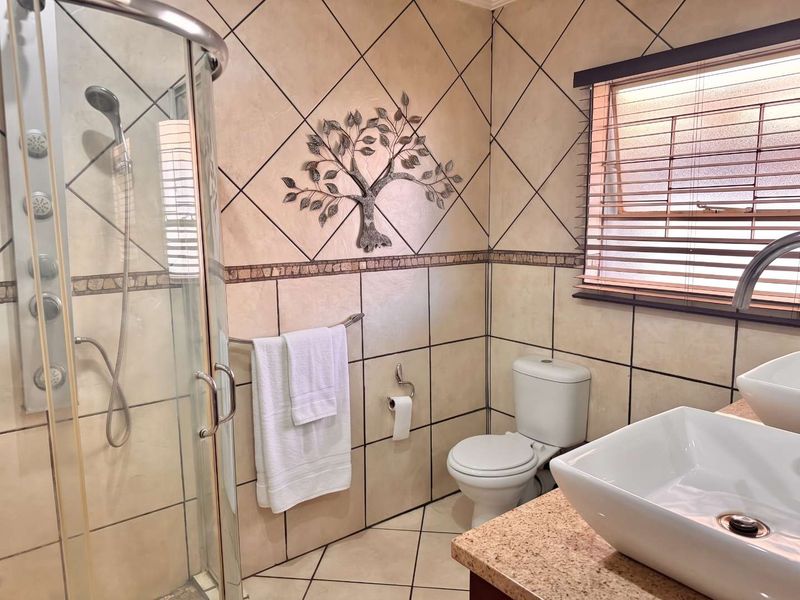 Renovator's Dream. Loads of potential to turn this home into something really special - Photo 10
