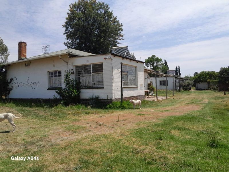 Walled 2 Houses in a plot(1,78 ha) next to Main Road,close to the shops - Photo 2