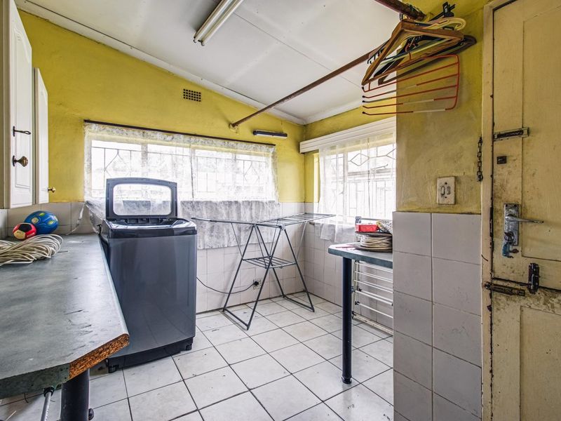 Massive family home in Northmead, Benoni - Photo 5