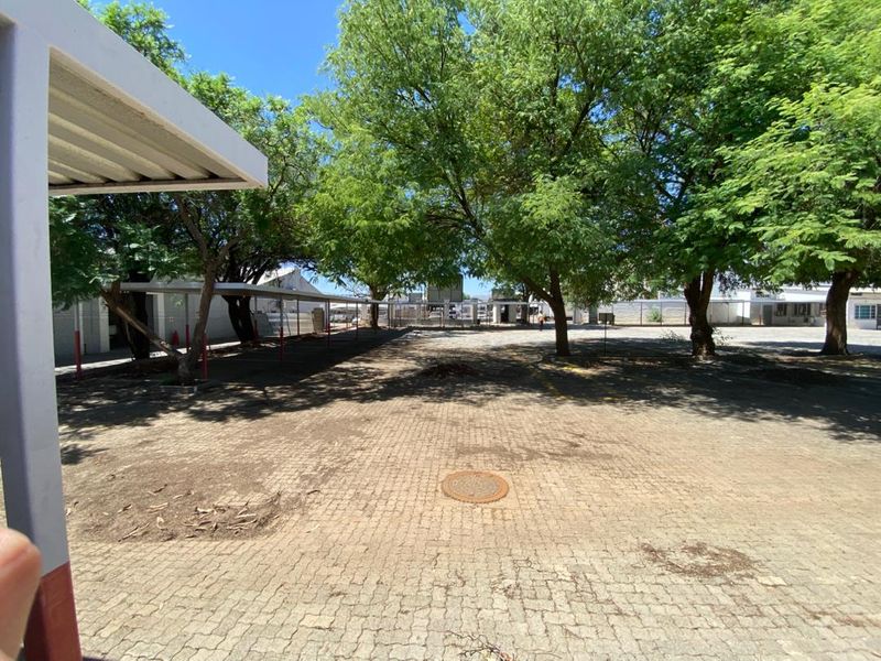 Warehouse for sale - Southern Industrial - Photo 2