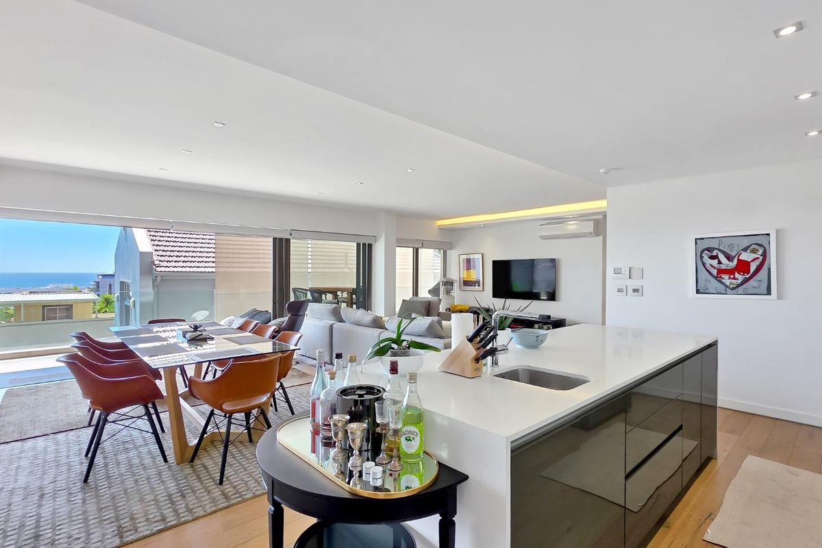 Spacious Bantry Bay Apartment with Sea Views - Photo 5