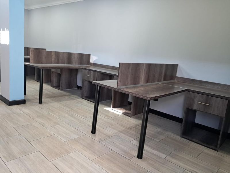 Prime Office Space in a High-Exposure Business Location - Photo 5