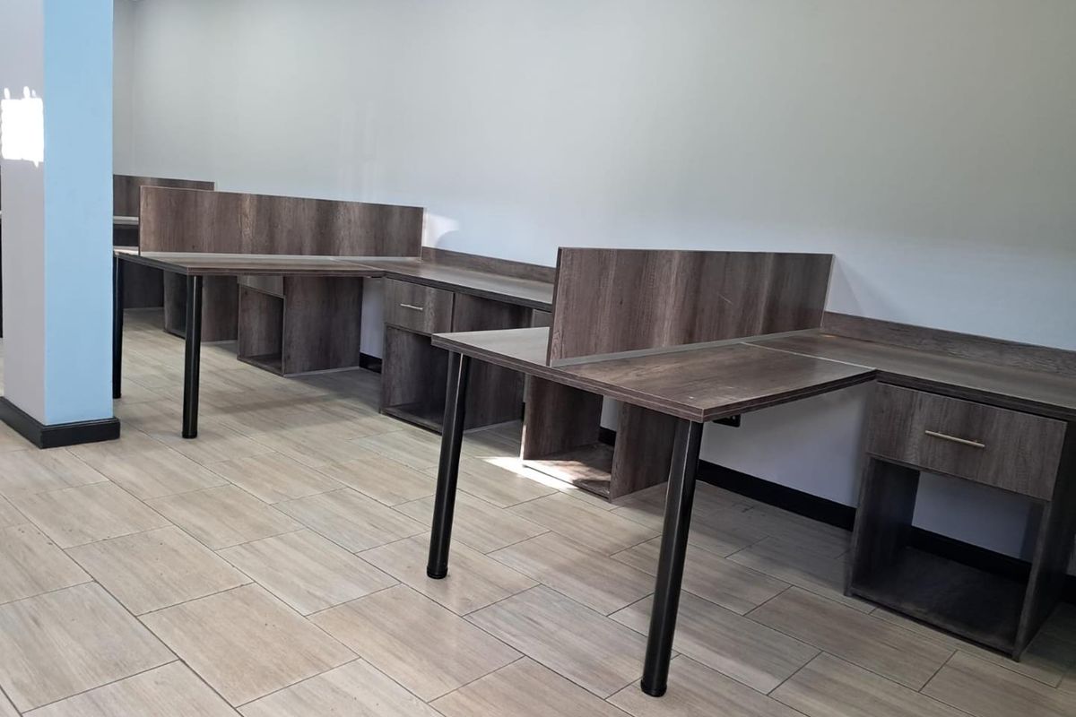 Prime Office Space in a High-Exposure Business Location - Photo 5