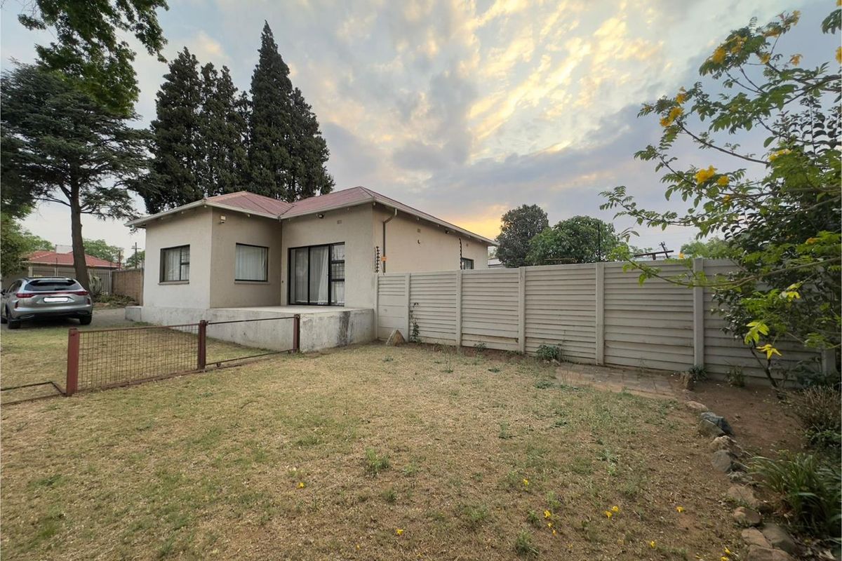 Corner Home with Space to Grow and Modern Comfort - Photo 3