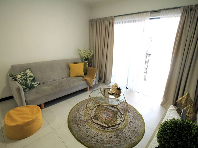 Stunning Three Bedroom Apartment in Ventura - Photo 4