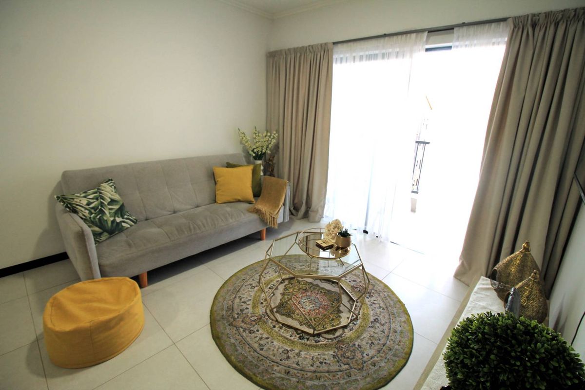 Stunning Three Bedroom Apartment in Ventura - Photo 4