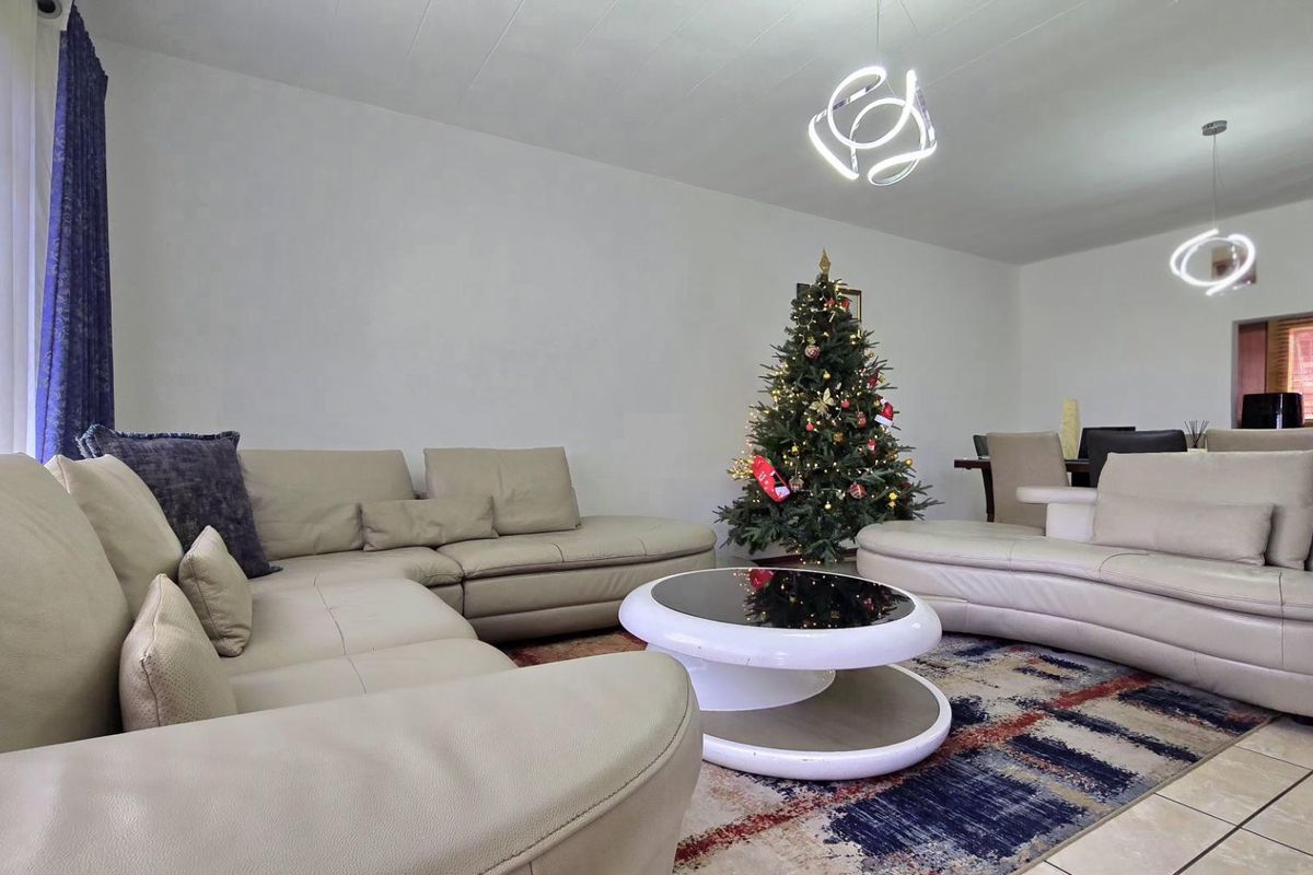 3 Bedroom Townhouse / Apartment for Sale in New Redruth - Photo 3