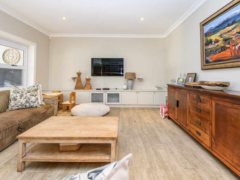 JUST MOVE IN | SECURE FAMILY HOME IN SOUGHT-AFTER SHORT ROAD, WALMER - Photo 8