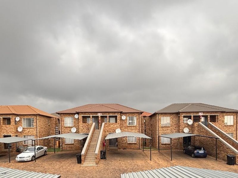 2 Bedroom units with security - Photo 2