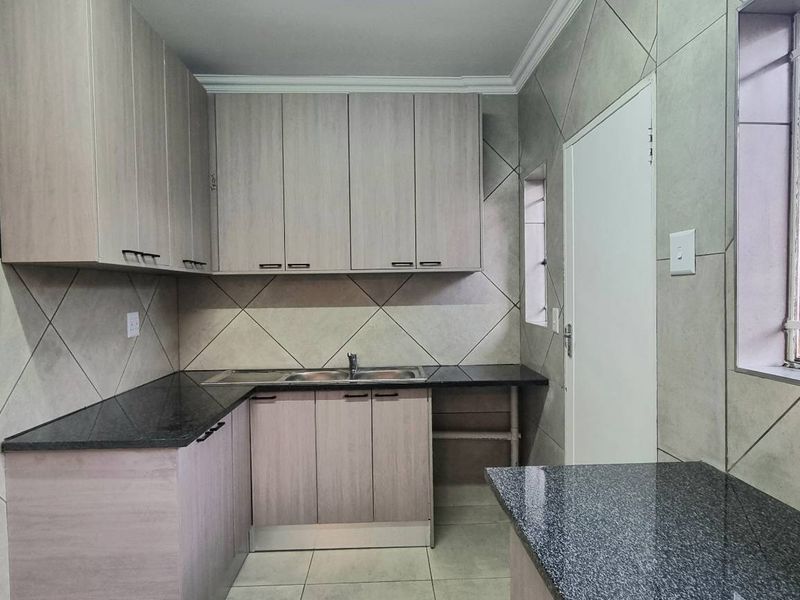 TURNKEY TOWNHOUSE LIVING- A MUST SEE! - Photo 9