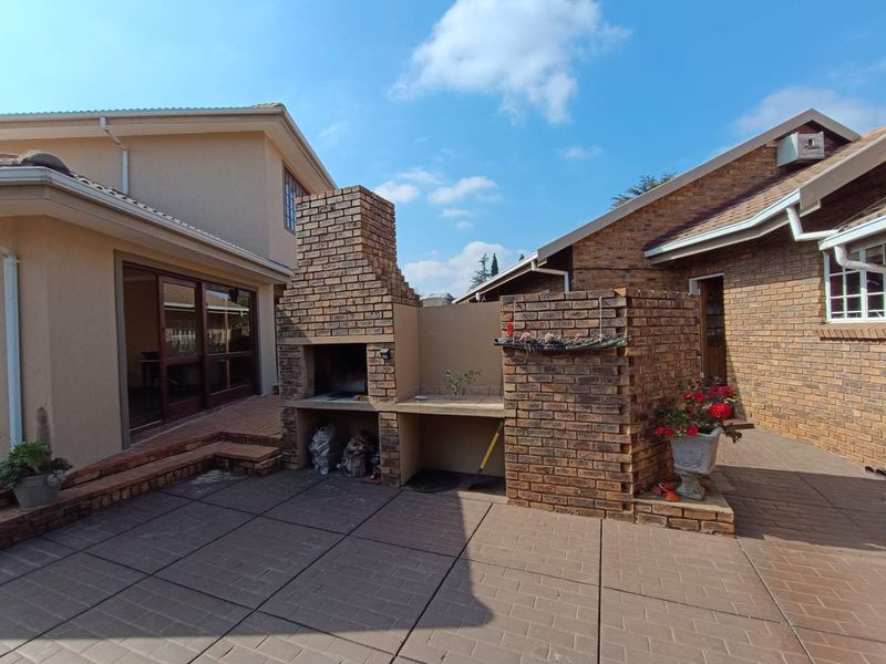 ZWARTKOP - 10 BEDROOM HOUSE - Photo 7