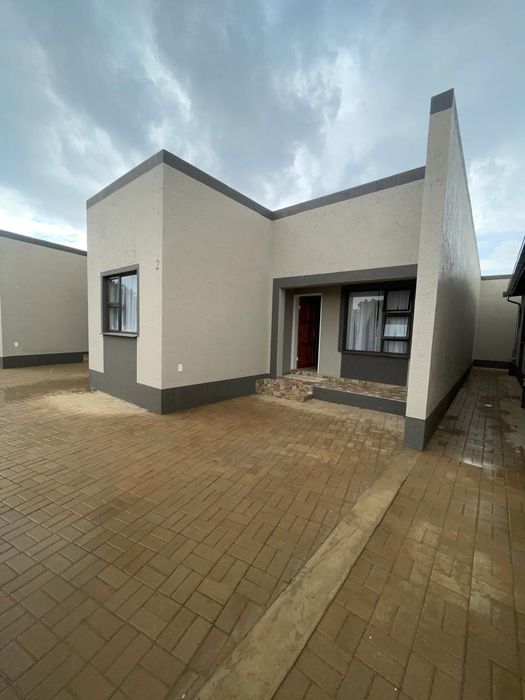 Property #2474082, Townhouse For Sale in Wanaheda