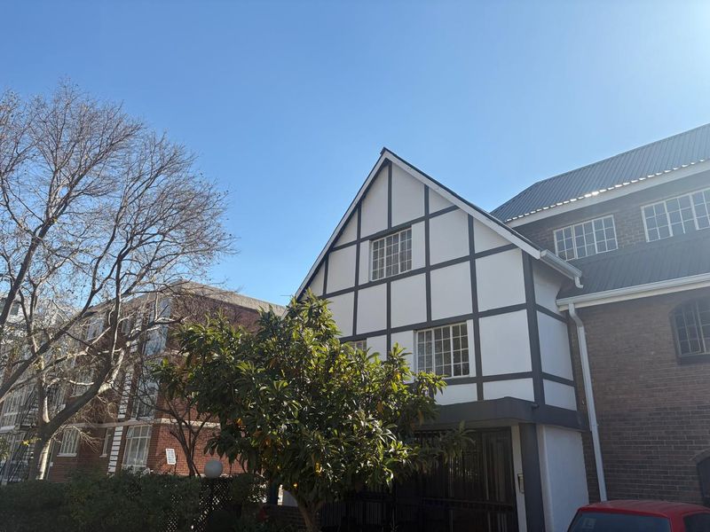 Your Dream 2-Bed Home Close to Shopping, Dining & Business Hubs - Photo 2