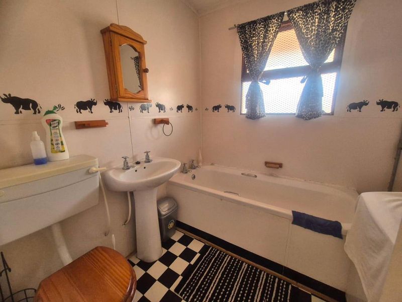 Fully Furnished Timber house - Photo 9