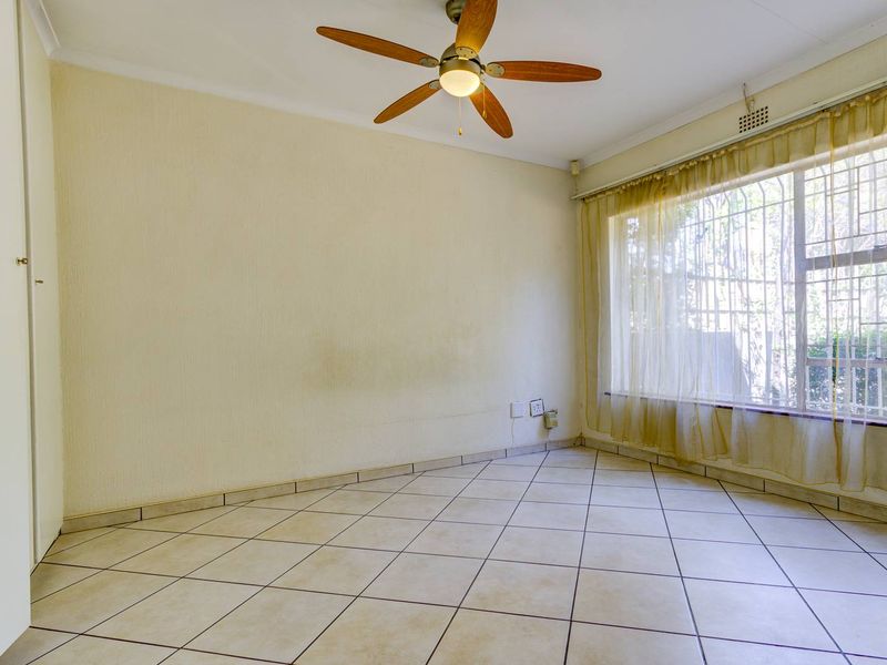 Townhouse for sale in prime Farrarmere location - Photo 8