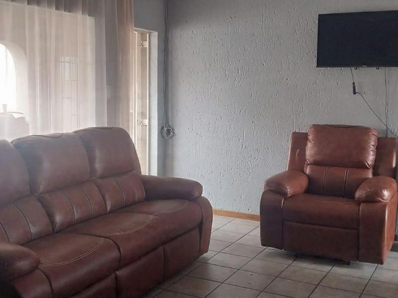 secure and neat top floor townhouse - Photo 4