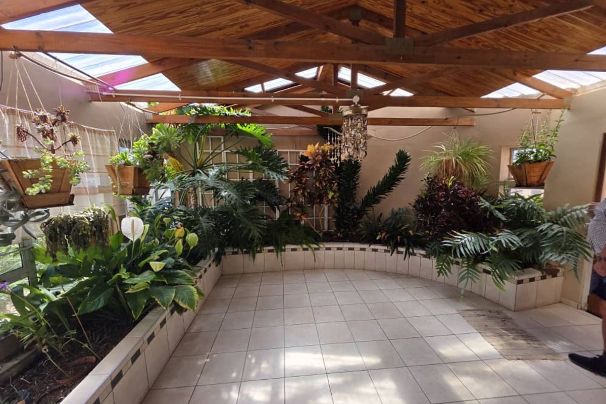 Massive 4-bedroom, 3-bathroom house for sale in Henties Bay Noord Buin - Photo 3