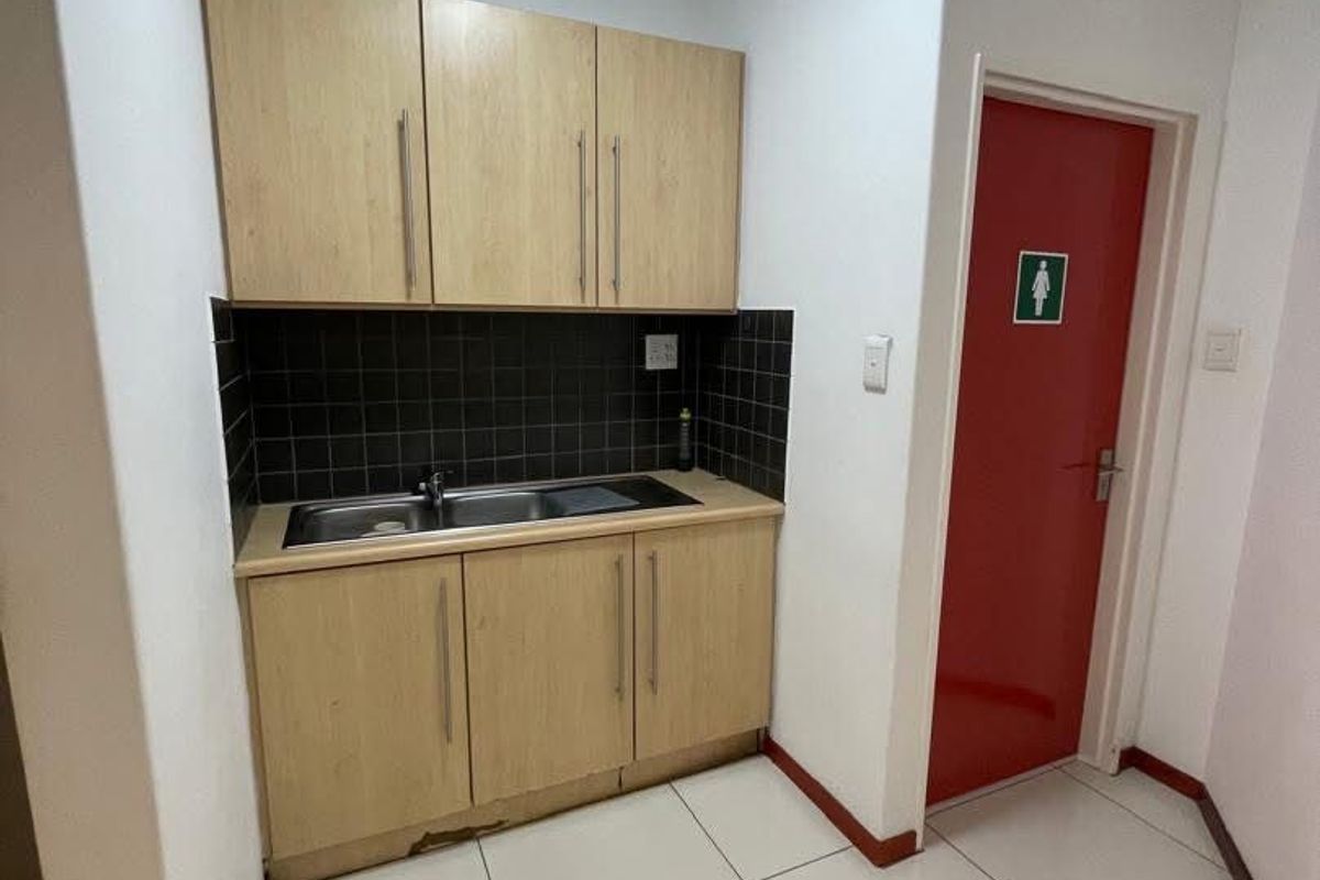 Office Building in Windhoek West - Photo 4