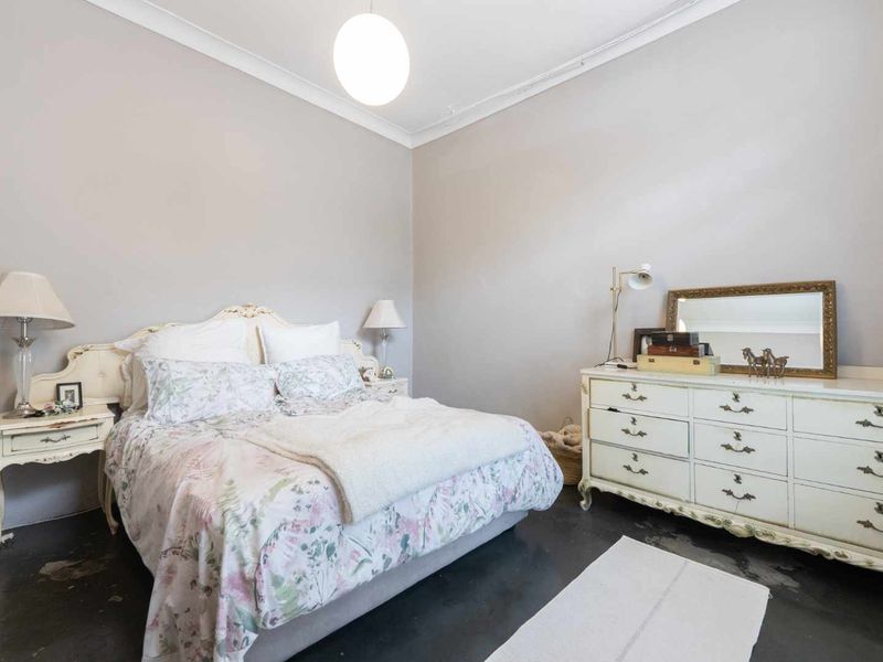 Serene home on the slopes of Signal Hill - Photo 9